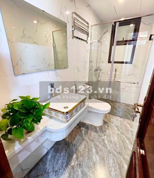 Bán nhà tô vĩnh diện 6 tầng thang máy phân lô quân đội