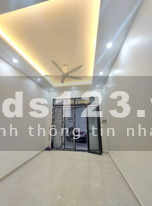 Đại hạ giá, giảm 400tr Đê Trần Khát Chân, sát phố, oto, 40m2, chỉ còn 3 tỷ 85