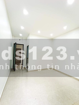 Đại hạ giá, giảm 400tr Đê Trần Khát Chân, sát phố, oto, 40m2, chỉ còn 3 tỷ 85