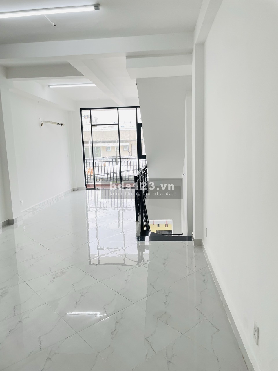 Chính chủ Ngộp Bank cần bán gấp nhà mới xây HXH đường Nguyễn Văn Thương,p25 Bình Thạnh, SHR