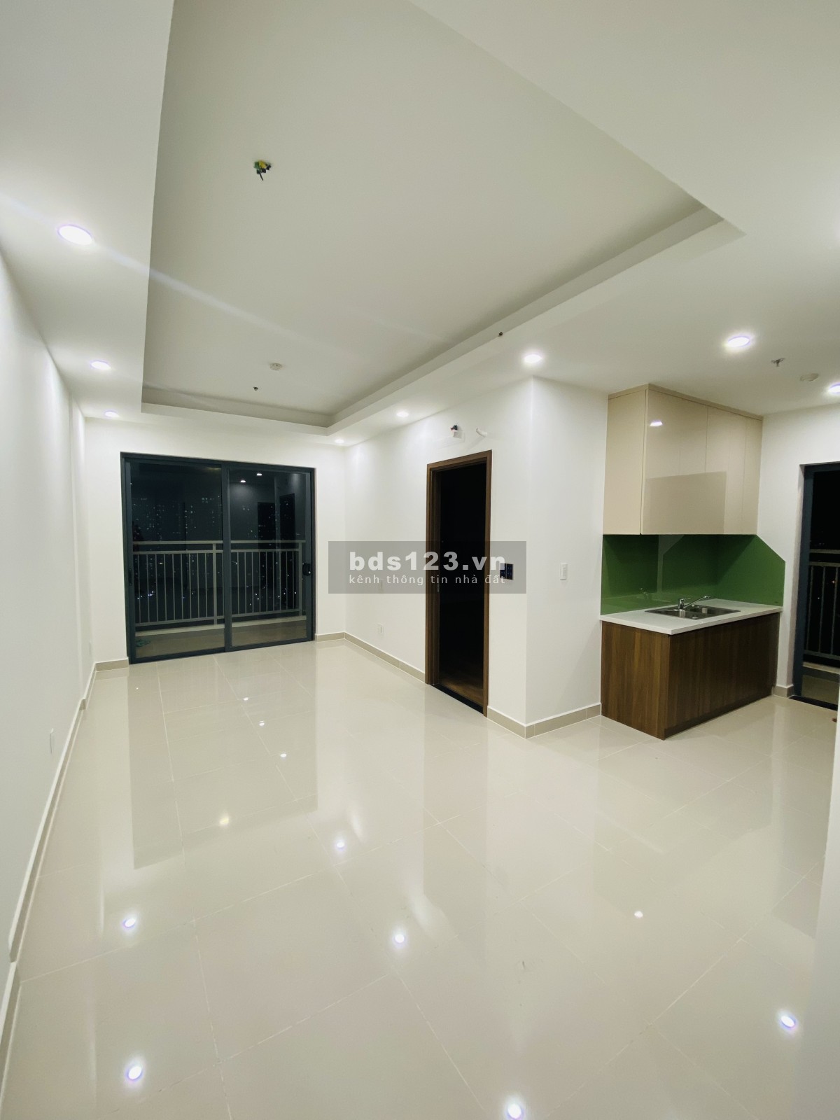 Hot deal bán căn hộ Q7 Riverside Complex giá 2.8 tỷ, chốt ngay căn 73m2, 2PN tầng cao, view thoáng