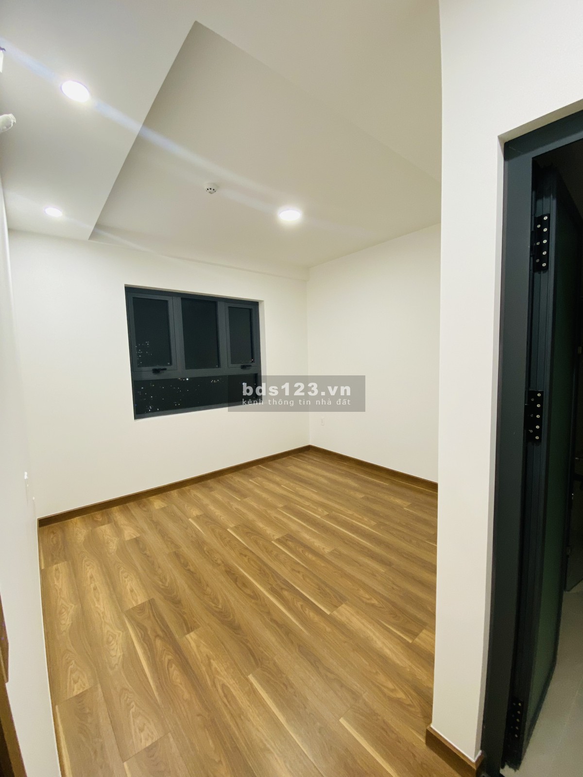 Hot deal bán căn hộ Q7 Riverside Complex giá 2.8 tỷ, chốt ngay căn 73m2, 2PN tầng cao, view thoáng