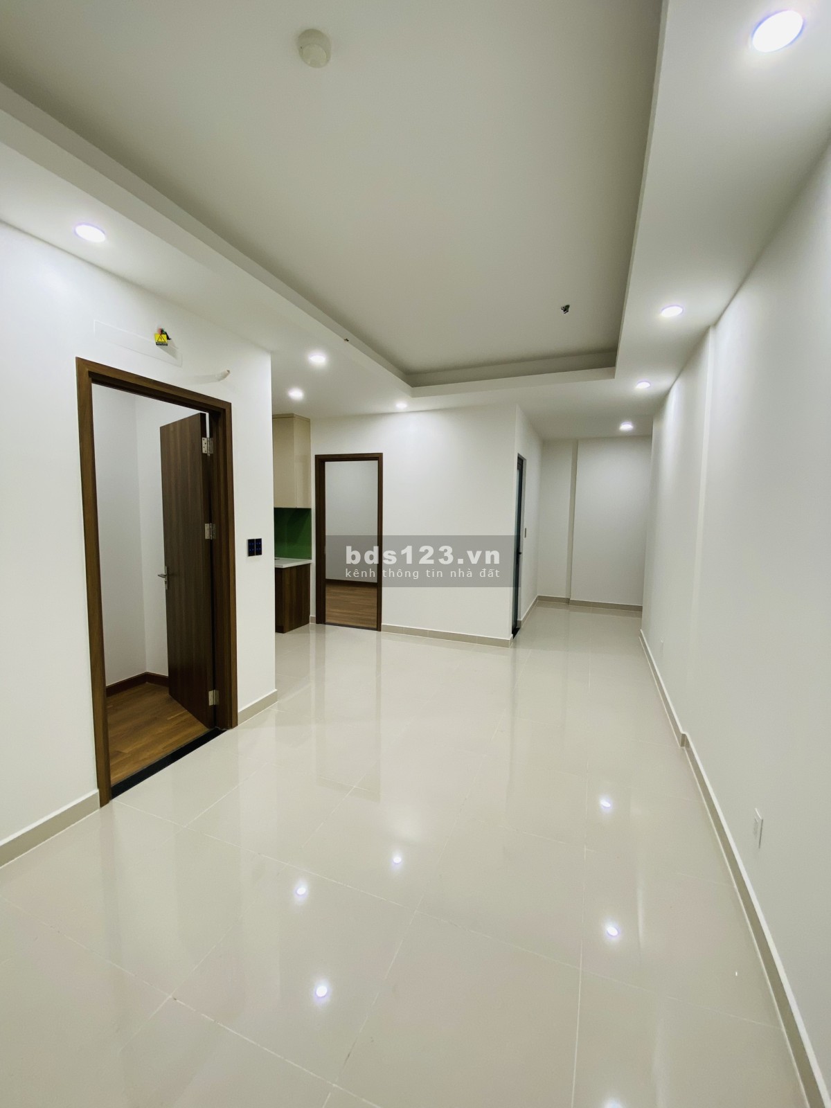 Hot deal bán căn hộ Q7 Riverside Complex giá 2.8 tỷ, chốt ngay căn 73m2, 2PN tầng cao, view thoáng