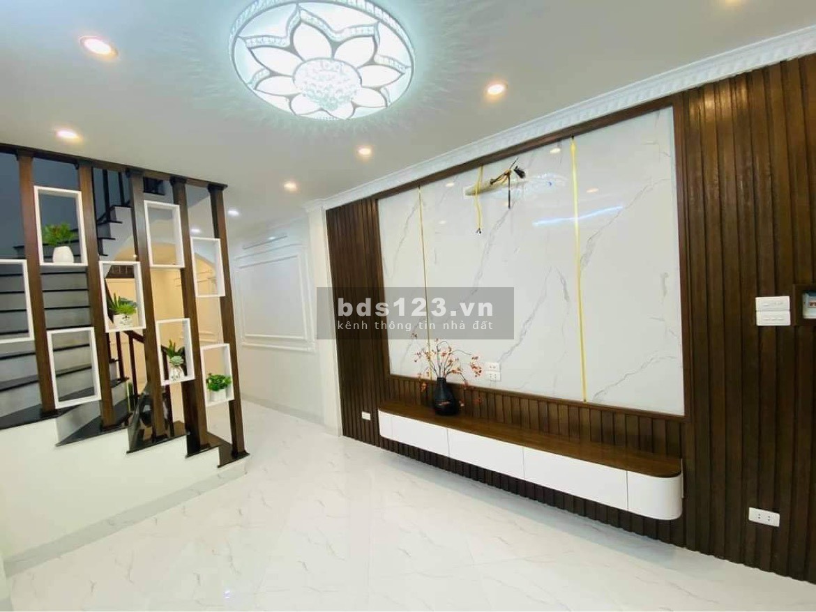 BÁN NHÀ ĐÔNG DƯ - GIA LÂM - CHỈ 2.7 TỶ NGÕ THÔNG - Ô TÔ VÀO NHÀ LÔ GÓC