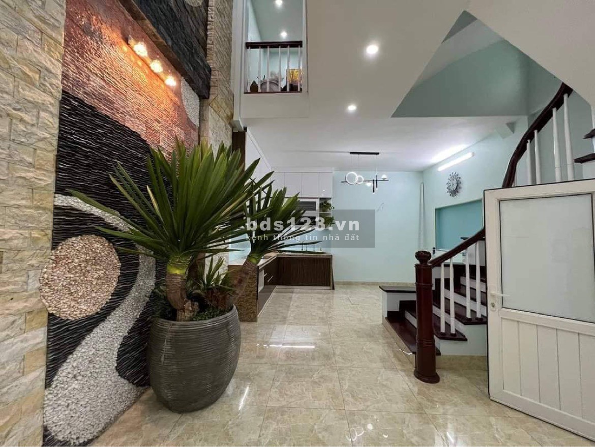 BÁN NHÀ ĐÔNG DƯ - GIA LÂM - CHỈ 2.7 TỶ NGÕ THÔNG - Ô TÔ VÀO NHÀ LÔ GÓC