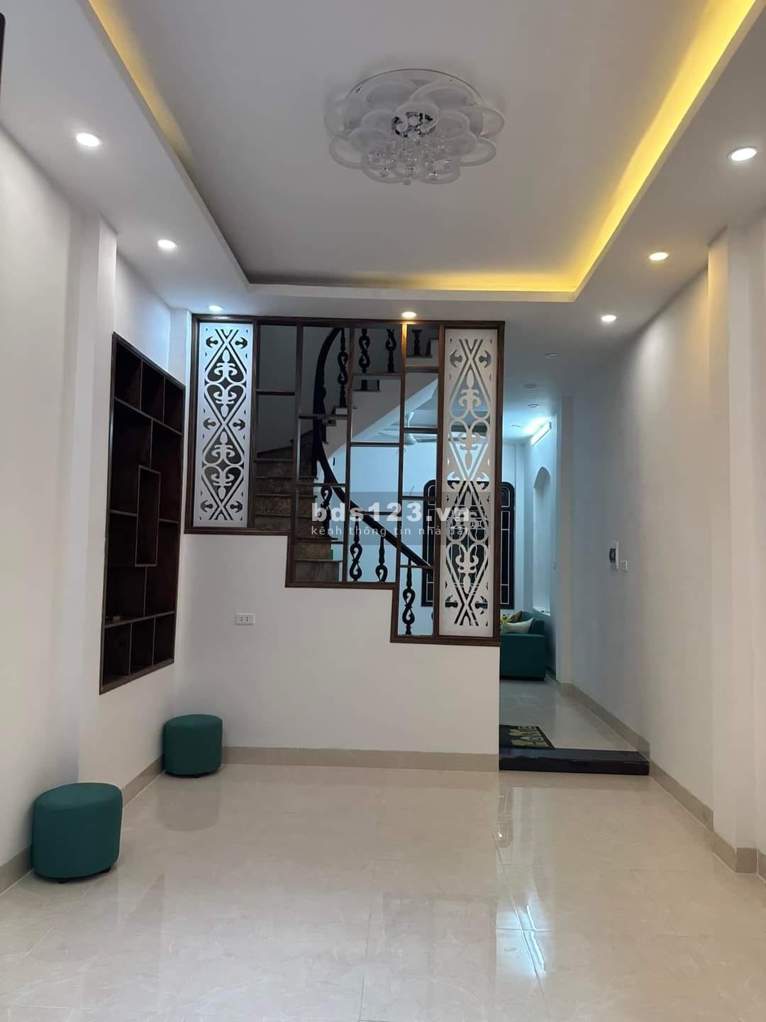 Bán nhà Văn Quán, Hà Đông thiết kế đẹp, 2 mặt, ngõ ôt tô tránh, vài bước ra mặt phố.