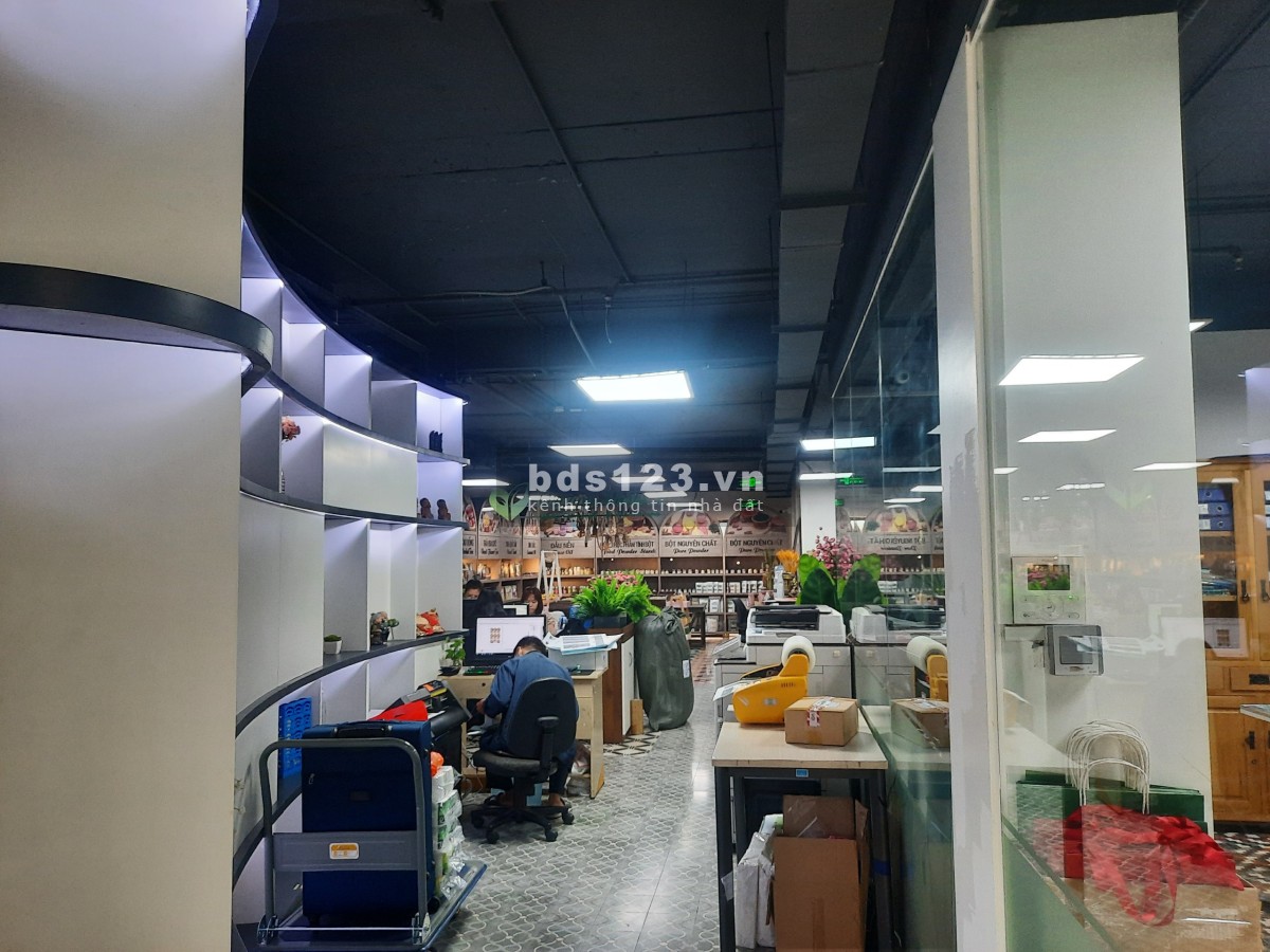 Hải Yến 0963775556 - cho thuê tòa Văn Phòng cao cấp tại dự án Saigon Pearl. Giá 2.700$/tháng