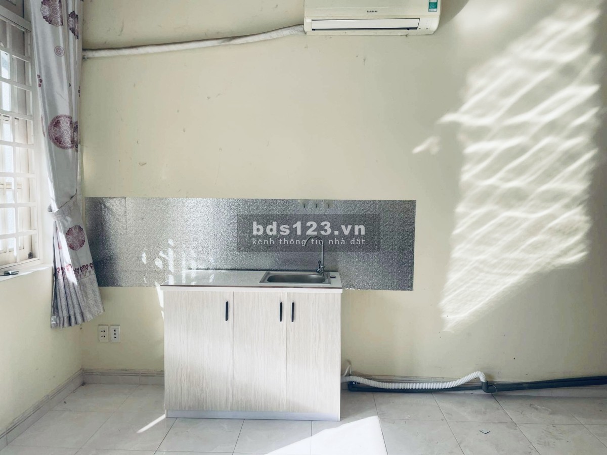CHDV P.4 Tân Bình 30m2 có ban công chỉ 5 triệu.