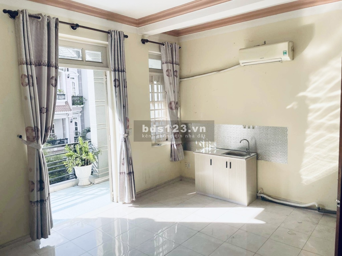 CHDV P.4 Tân Bình 30m2 có ban công chỉ 5 triệu.