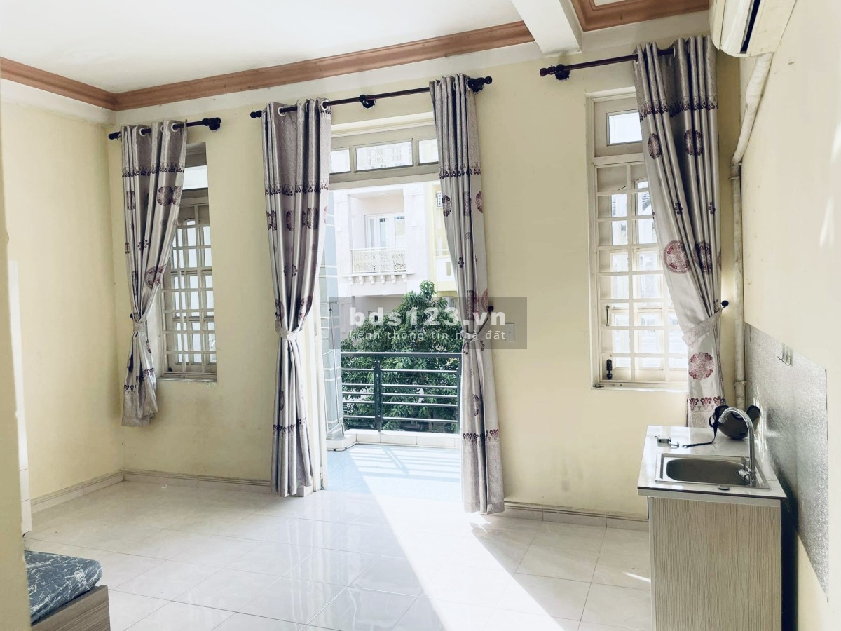 CHDV P.4 Tân Bình 30m2 có ban công chỉ 5 triệu.