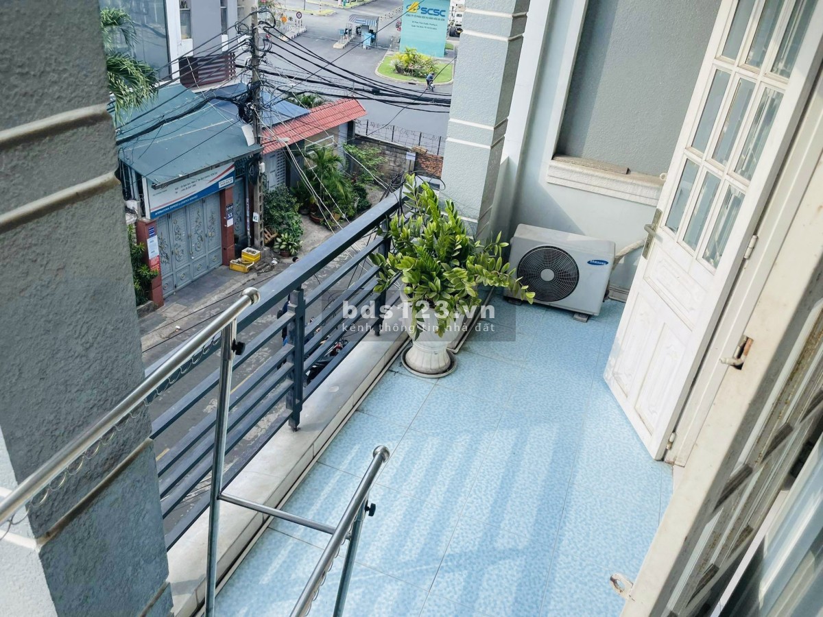 CHDV P.4 Tân Bình 30m2 có ban công chỉ 5 triệu.