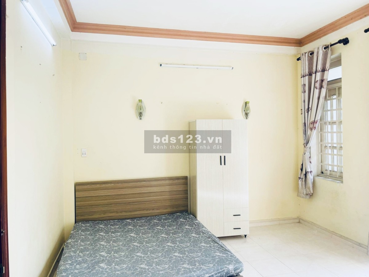 CHDV P.4 Tân Bình 30m2 có ban công chỉ 5 triệu.