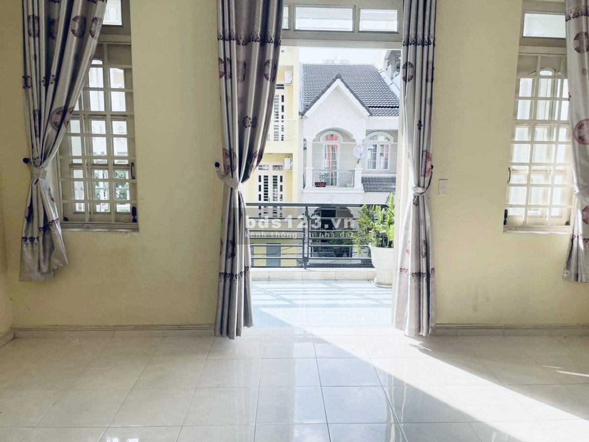 CHDV P.4 Tân Bình 30m2 có ban công chỉ 5 triệu.