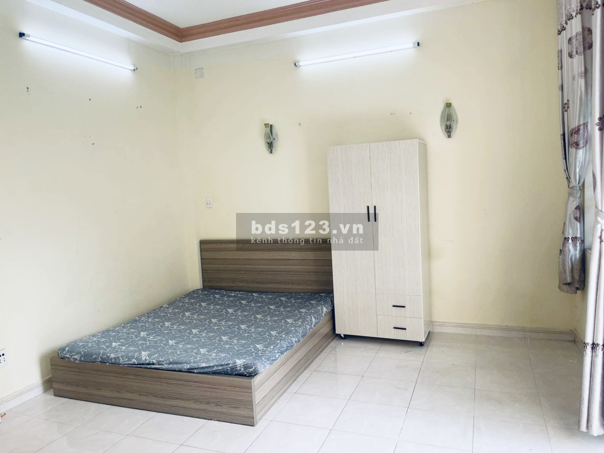 CHDV P.4 Tân Bình 30m2 có ban công chỉ 5 triệu.