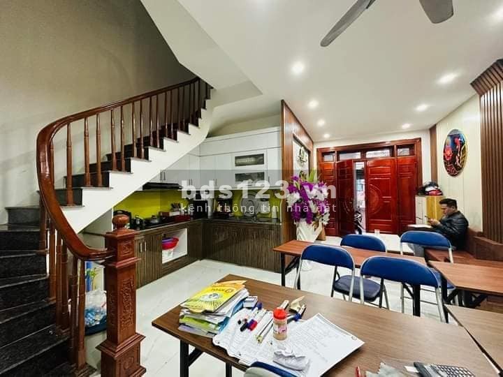Bán nhà đẹp Văn La Hà Đông, thiết kế đẹp, 2 thoáng trước sau, oto tránh, kinh doanh tốt