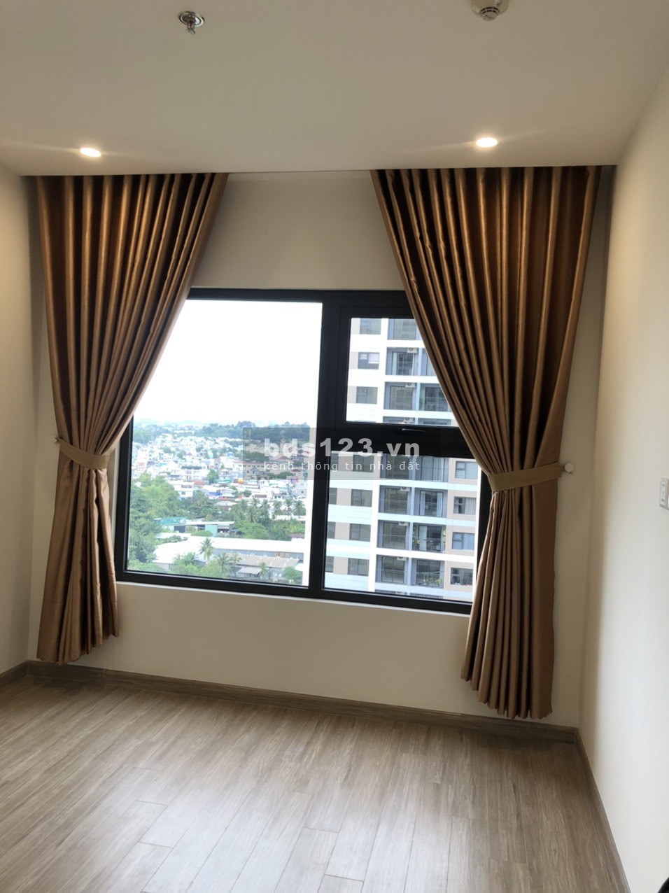 Cho thuê căn hộ 66m2 2 phòng ngủ, 1wc, vinhomes grandpark, 7tr/ tháng