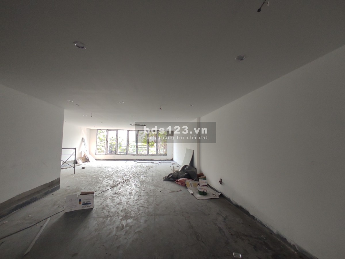 Cho thuê mặt bằng, văn phòng, đường Núi Thành, 100m2 và 150m2