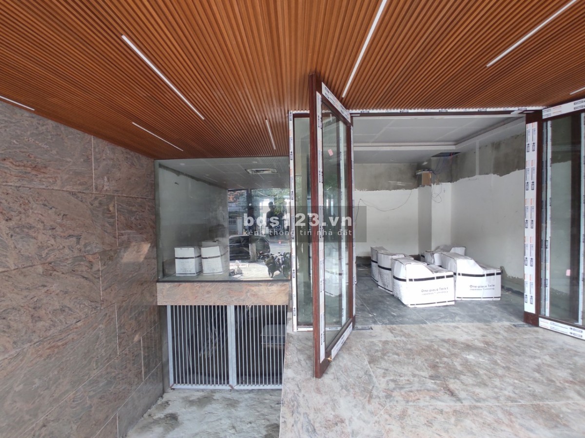 Cho thuê mặt bằng, văn phòng, đường Núi Thành, 100m2 và 150m2