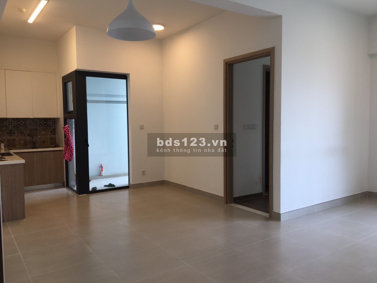 Bán căn hộ 2 phòng ngủ 2 vệ sinh, 71m2, view sân golf, chung cư Aquabay Ecopark - giá 2 tỷ 1xx