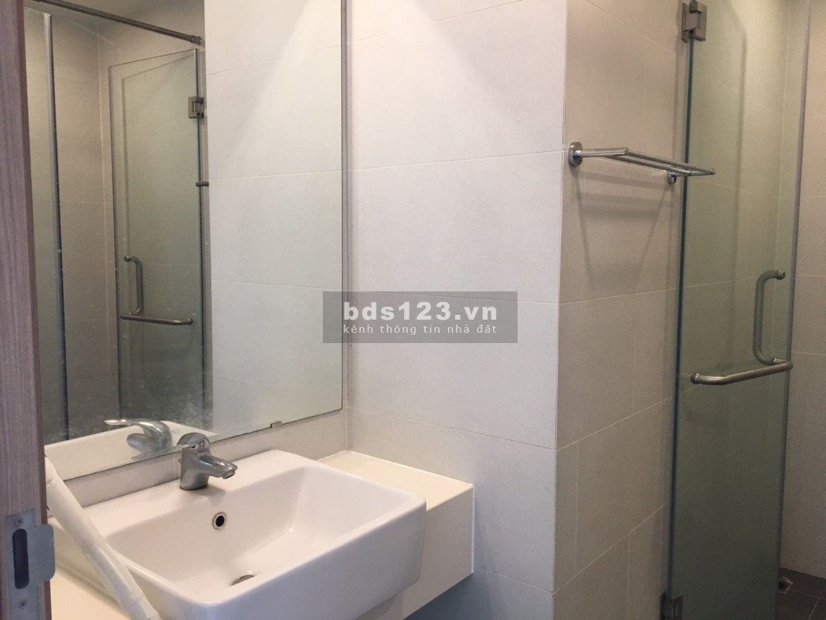 Bán căn hộ 2 phòng ngủ 2 vệ sinh, 71m2, view sân golf, chung cư Aquabay Ecopark - giá 2 tỷ 1xx