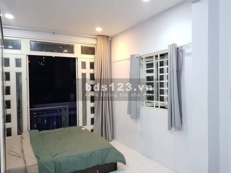 Phòng có ban công ngay chợ Bà Chiểu 37m2
