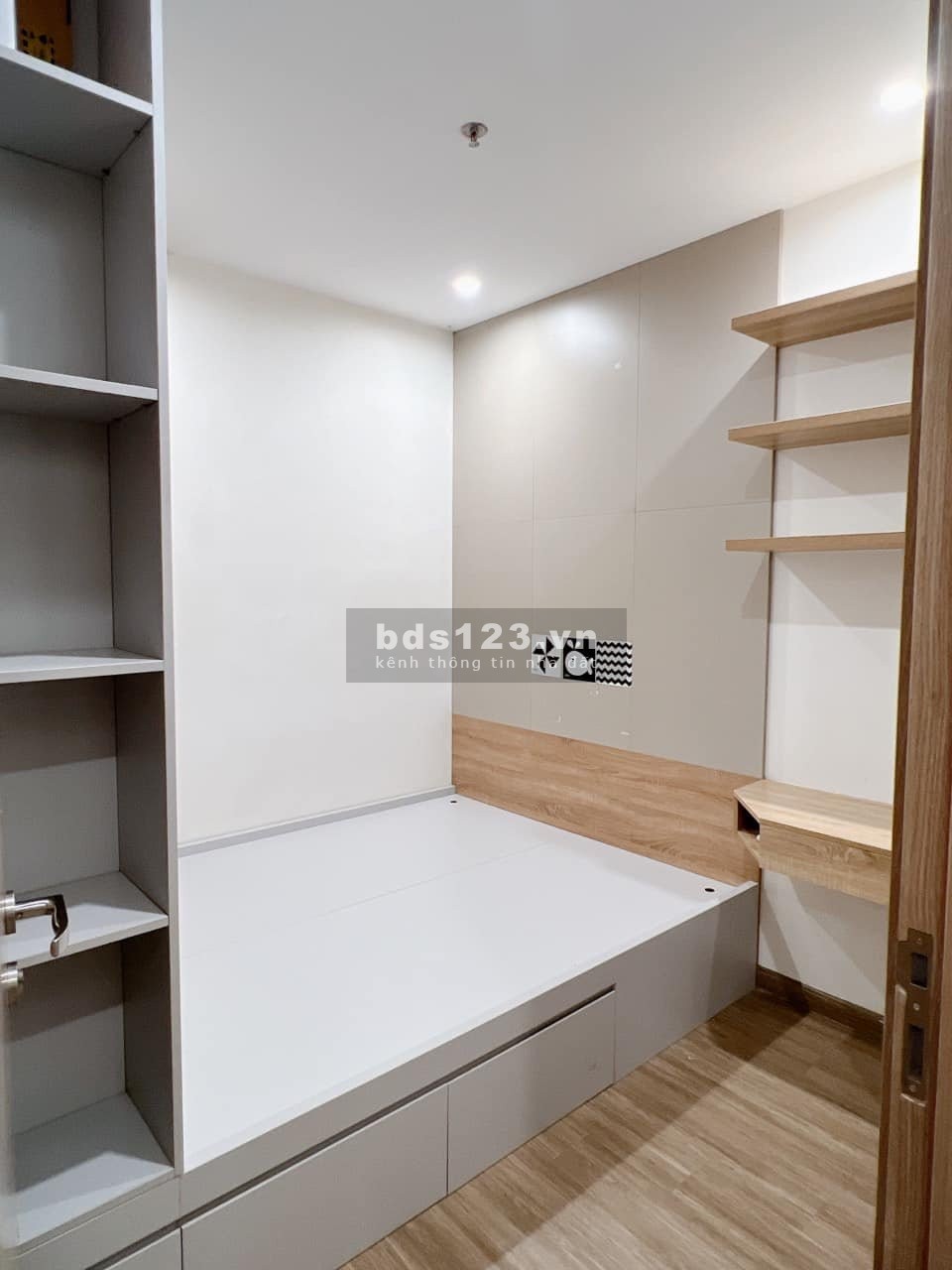 Cho thuê căn hộ 2PN full nội thất đẹp nhất Vinhomes Smart City, view thoáng đãng giá 10tr