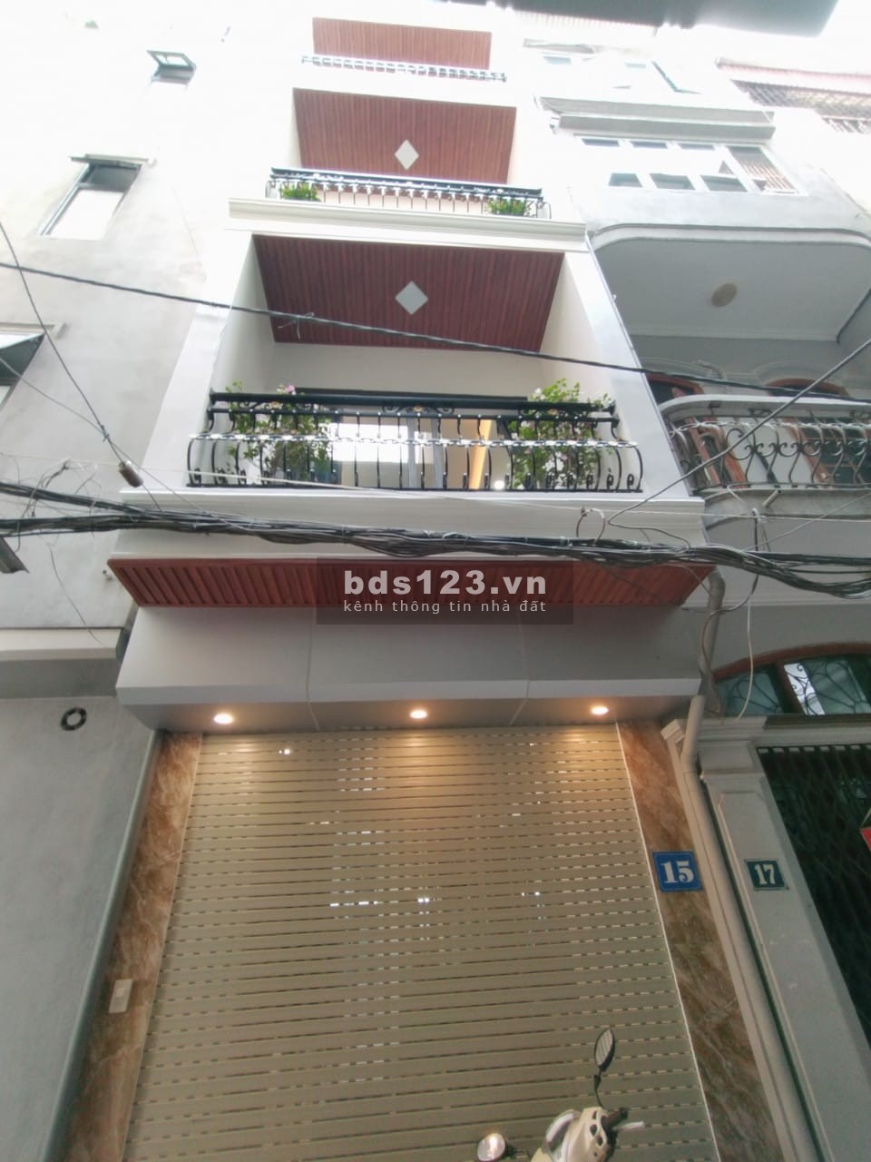 Bán nhà riêng phân lô bàn cờ, ô tô đỗ cửa chỉ 5.69 tỷ tại phố 8/3 ngay trung tâm Hai Bà Trưng