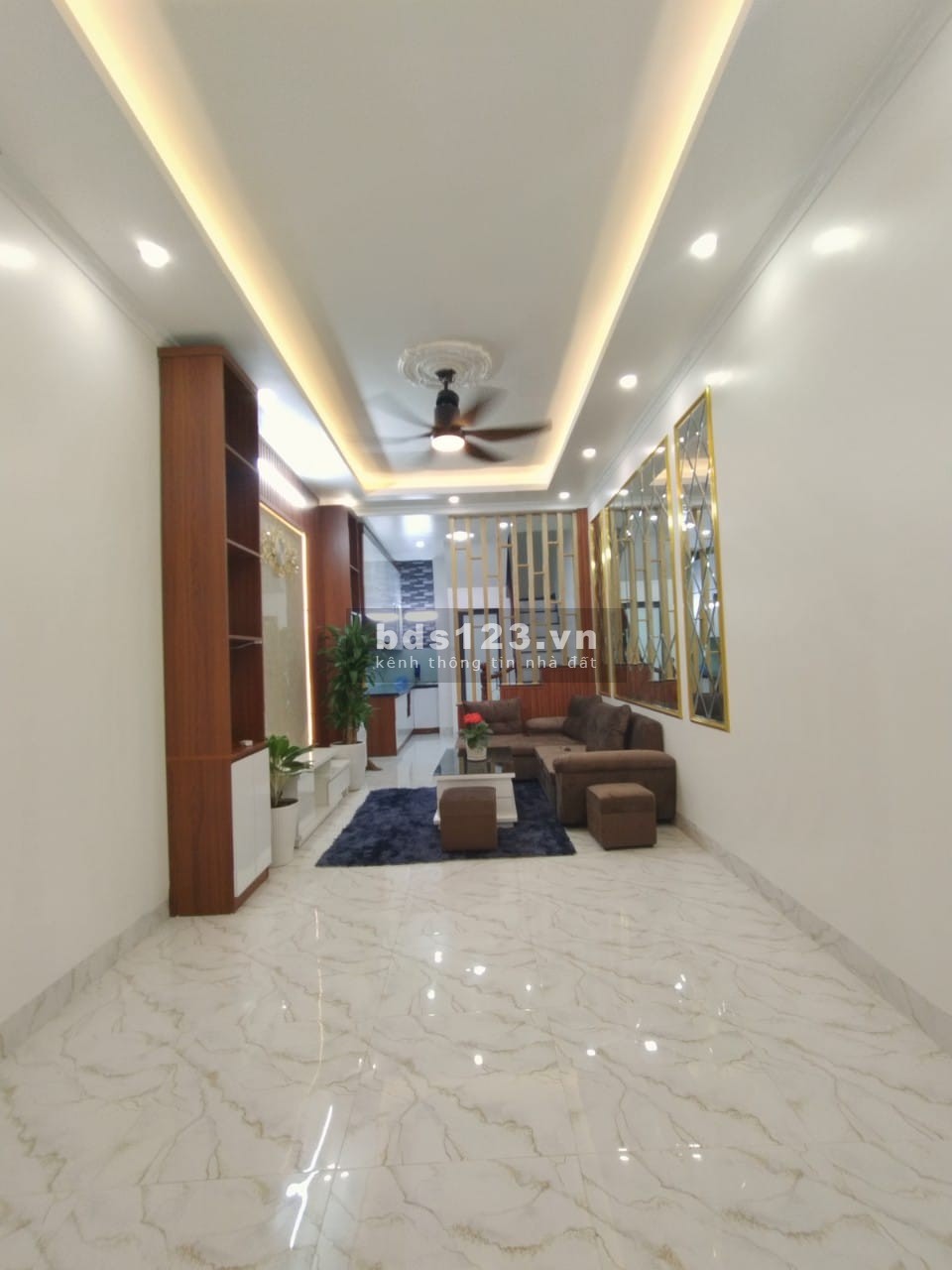 Bán nhà riêng phân lô bàn cờ, ô tô đỗ cửa chỉ 5.69 tỷ tại phố 8/3 ngay trung tâm Hai Bà Trưng