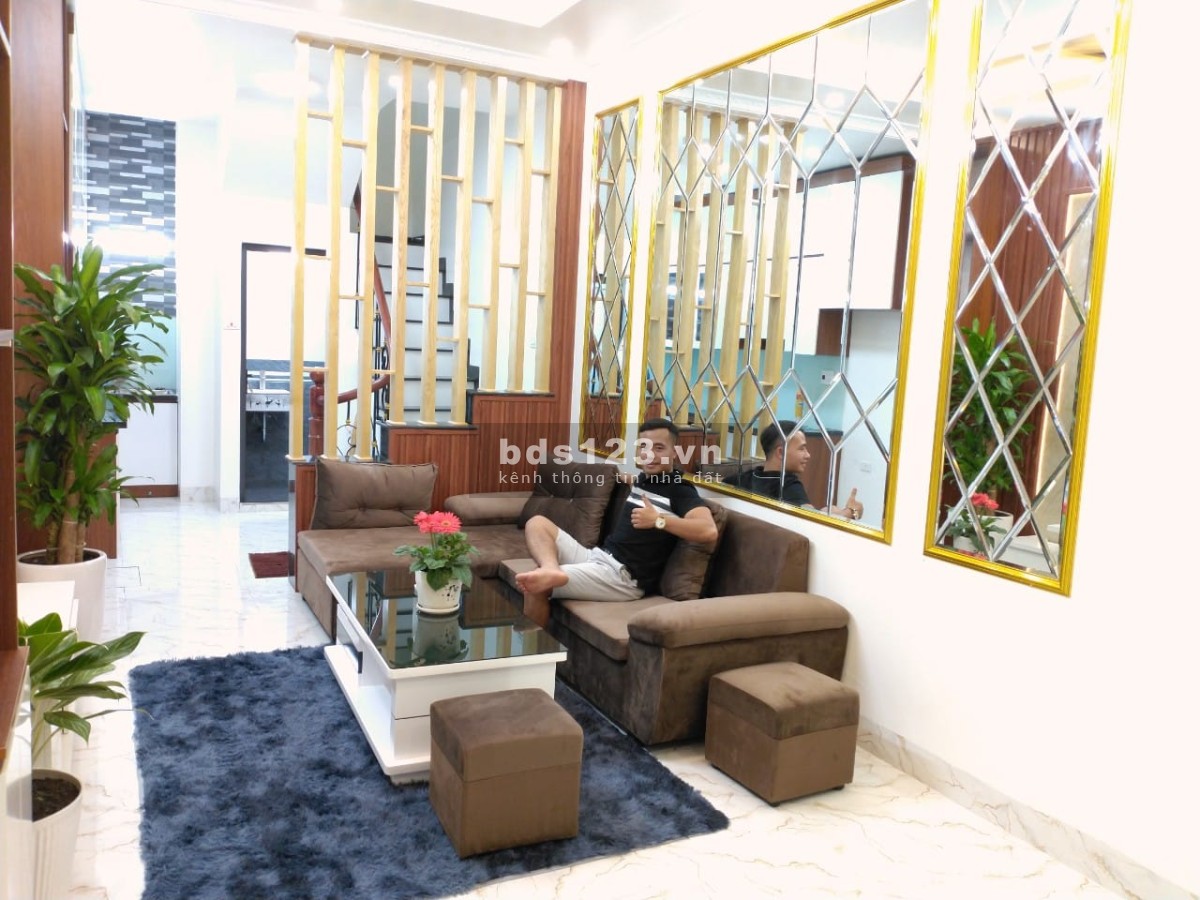 Bán nhà riêng phân lô bàn cờ, ô tô đỗ cửa chỉ 5.69 tỷ tại phố 8/3 ngay trung tâm Hai Bà Trưng