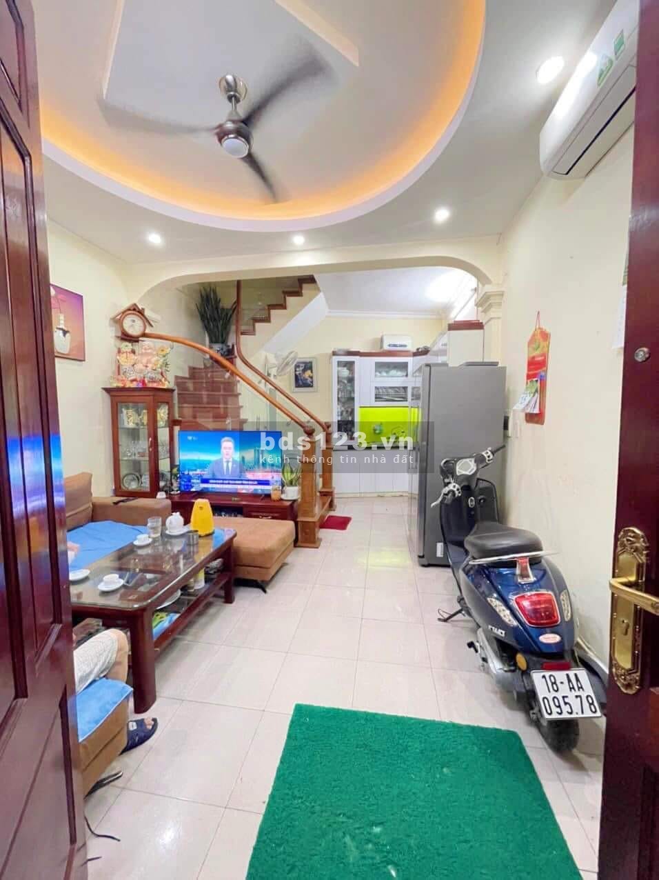 Bán nhà riêng đẹp gần Hồ LIinh Đàm, 10m ra đường ô tô, để lại nội thất