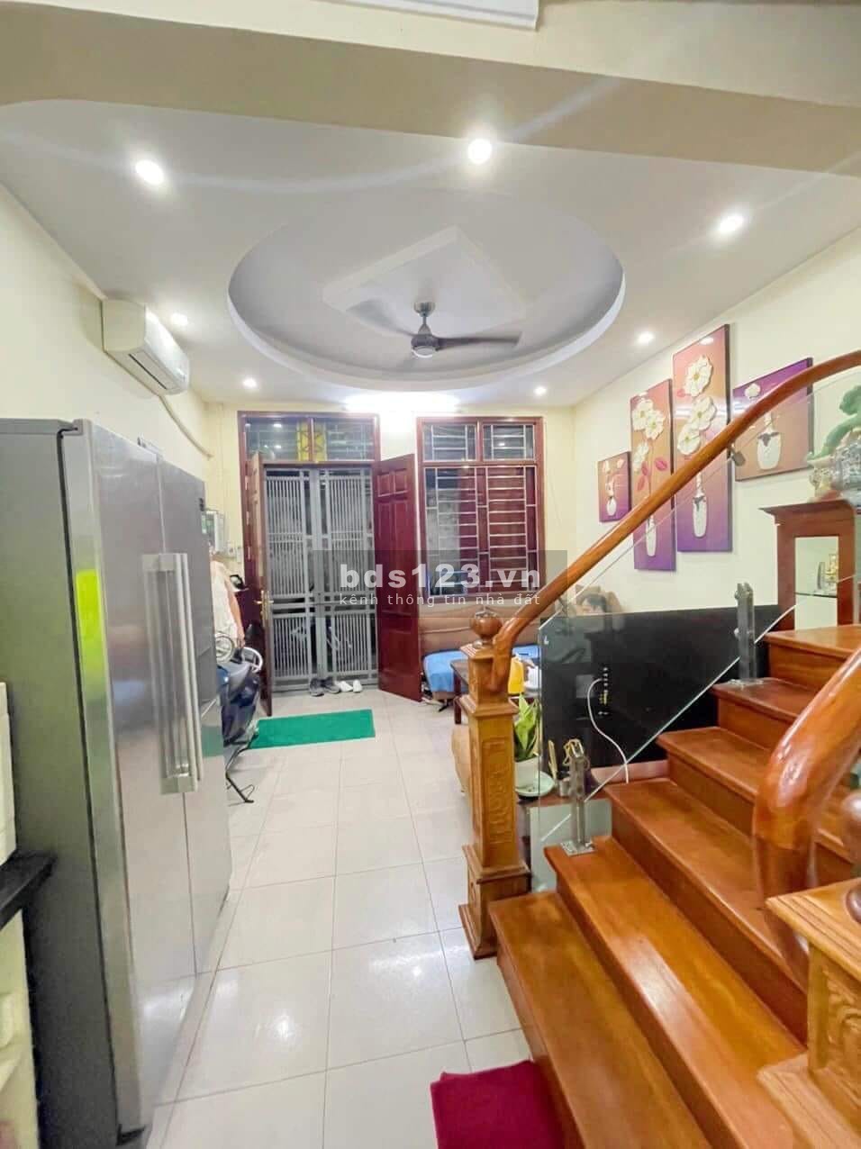 Bán nhà riêng đẹp gần Hồ LIinh Đàm, 10m ra đường ô tô, để lại nội thất
