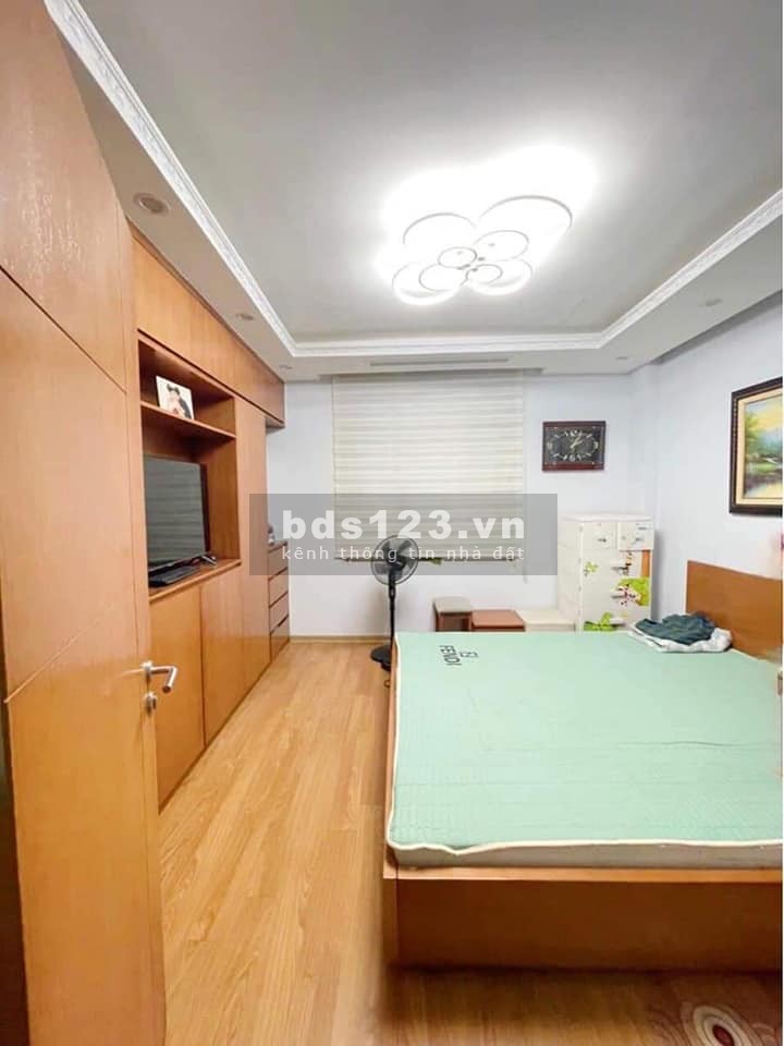 Bán nhà riêng đẹp gần Hồ LIinh Đàm, 10m ra đường ô tô, để lại nội thất