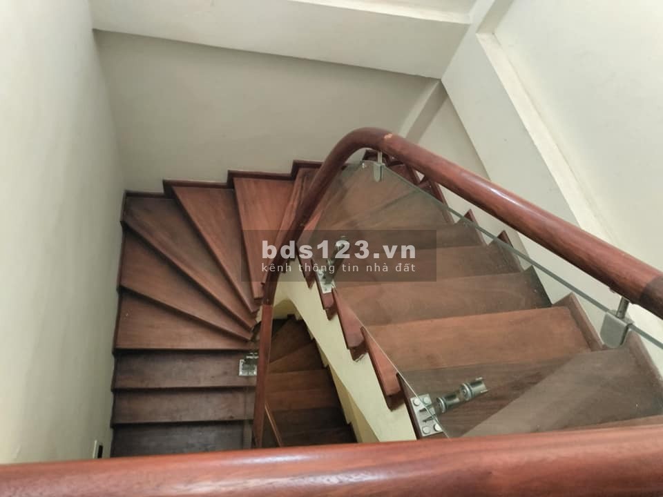 Bán nhà riêng đẹp gần Hồ LIinh Đàm, 10m ra đường ô tô, để lại nội thất
