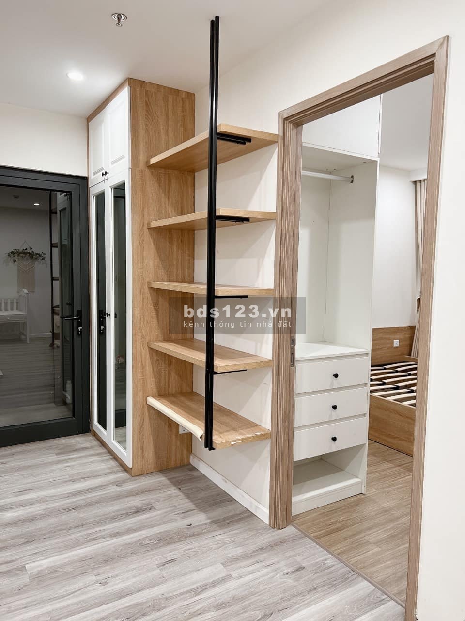 Cho thuê căn hộ 2PN full nội thất đẹp nhất Vinhomes Smart City, view thoáng đãng giá 10tr