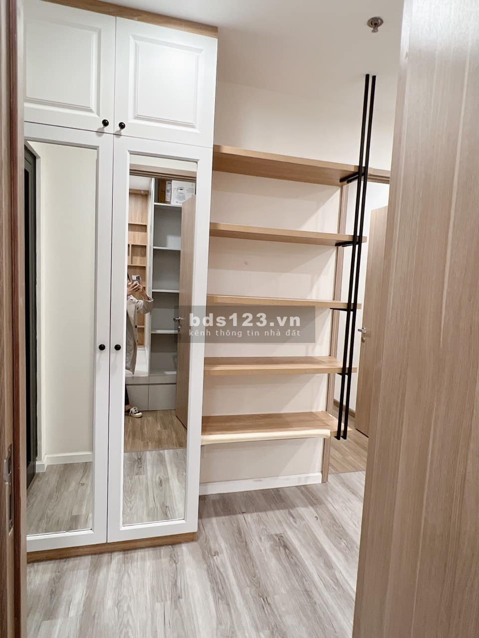 Cho thuê căn hộ 2PN full nội thất đẹp nhất Vinhomes Smart City, view thoáng đãng giá 10tr