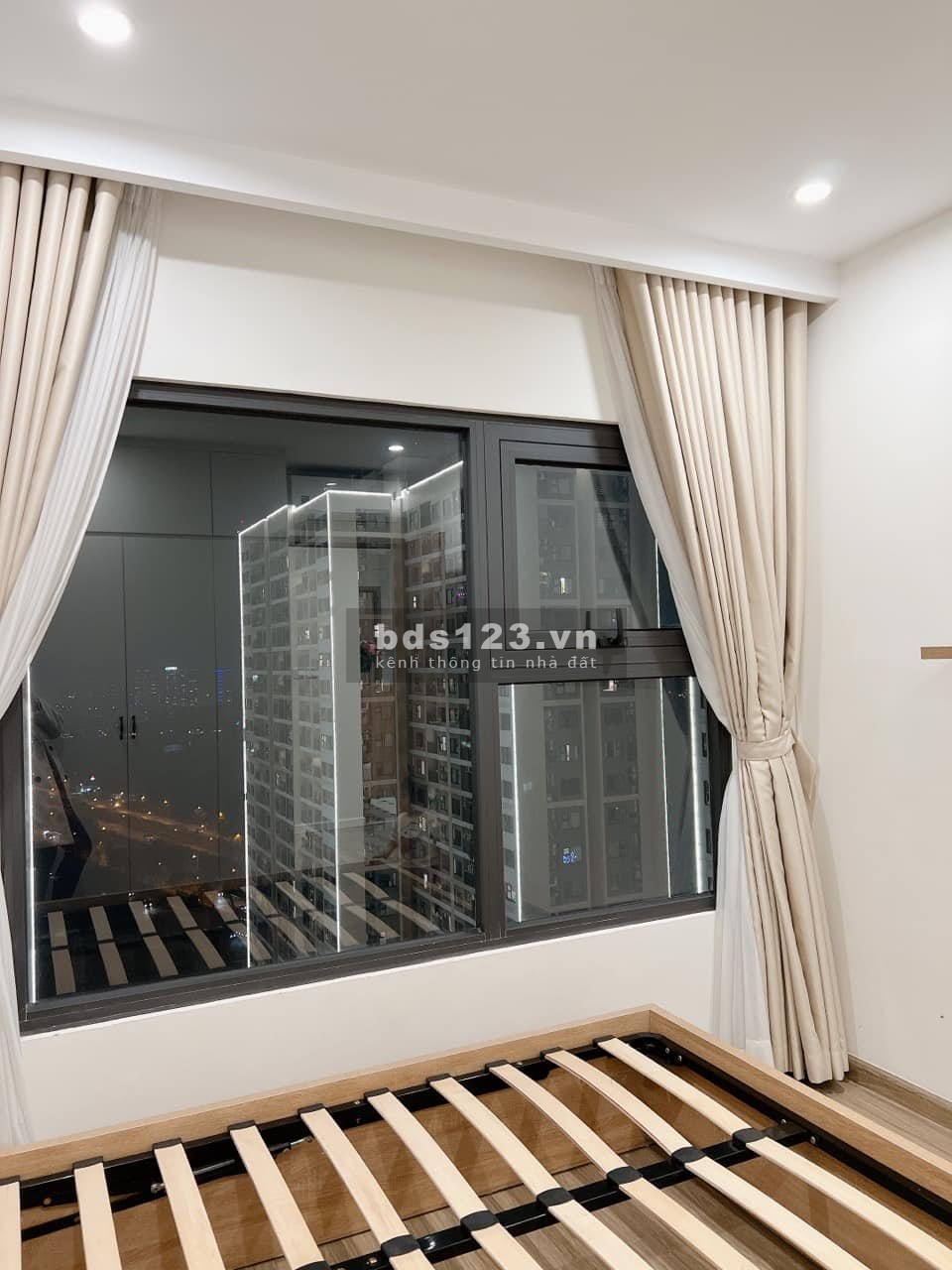 Cho thuê căn hộ 2PN full nội thất đẹp nhất Vinhomes Smart City, view thoáng đãng giá 10tr