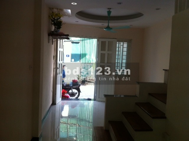 Chính chủ cho thuê nhà 2 tầng x30m2 tại ngõ 238 Âu cơ , Ô tô đỗ cửa , giá 5,5 triệu