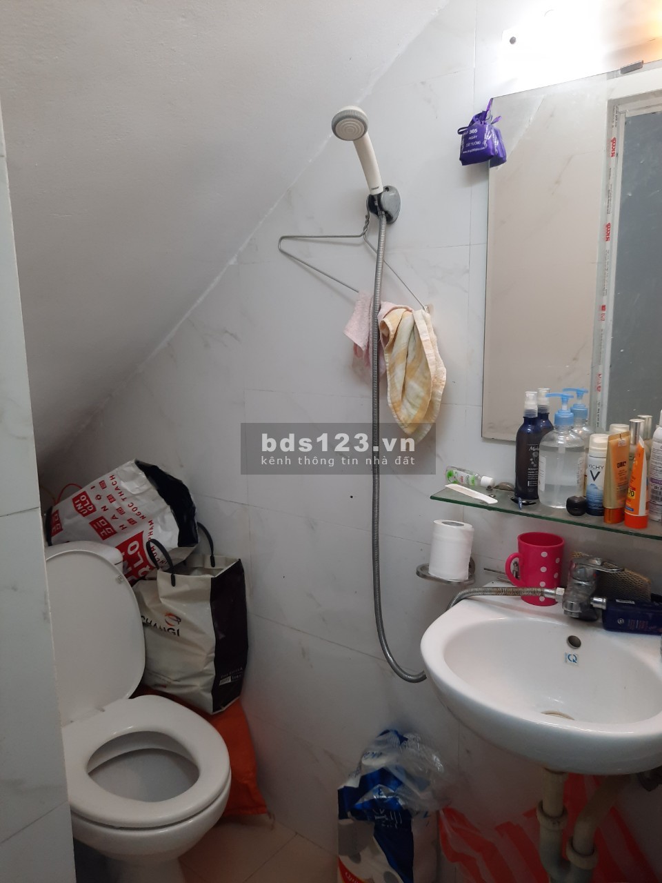 Chính chủ cho thuê nhà 2 tầng x30m2 tại ngõ 238 Âu cơ , Ô tô đỗ cửa , giá 5,5 triệu