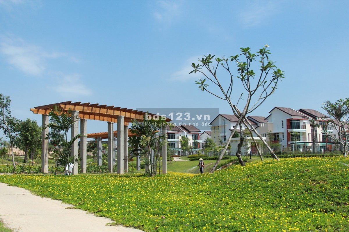 Bán đất chính chủ gần kdl Đại Nam, đối diện trường đại học Việt Đức diện tích 450m (18x25m)