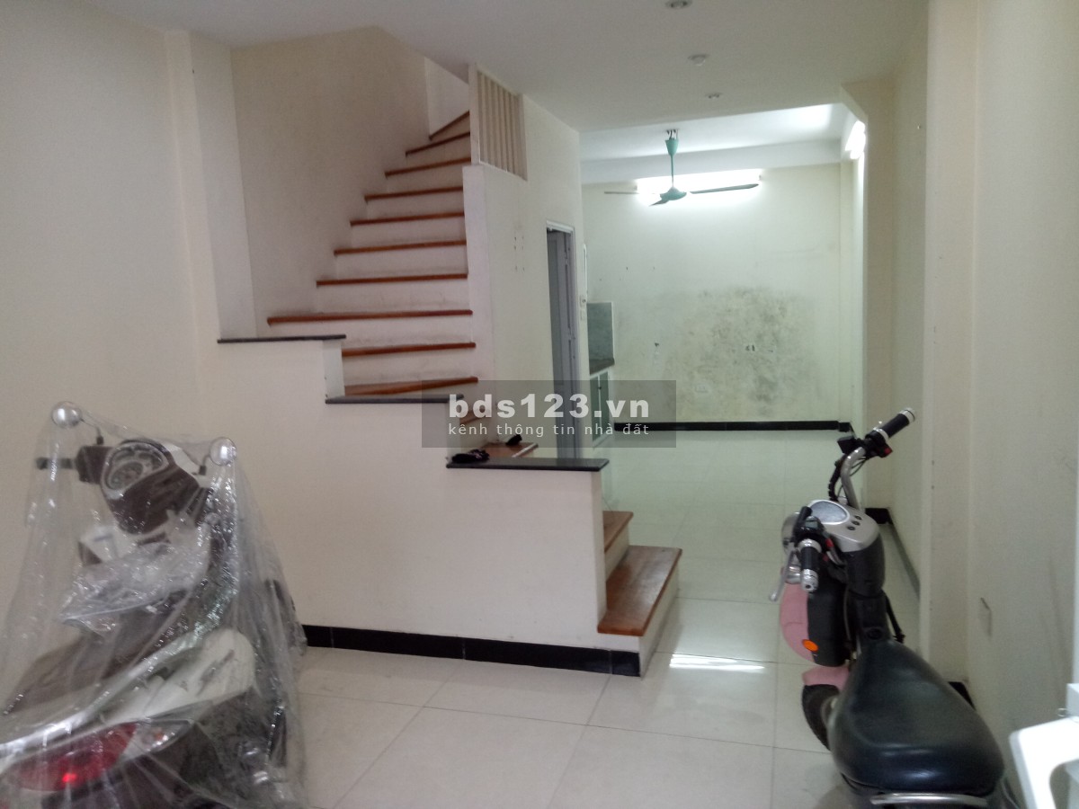 Chính chủ cho thuê nhà 2 tầng x30m2 tại ngõ 238 Âu cơ , Ô tô đỗ cửa , giá 5,5 triệu