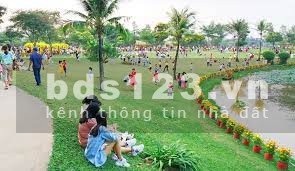 Cần bán lô đất 300m2 1 tỷ 4, MT đường 25m, gần chợ, trường đại học. 100% thổ cư