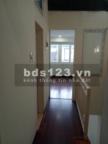 Chính chủ cho thuê nhà 2 tầng x30m2 tại ngõ 238 Âu cơ , Ô tô đỗ cửa , giá 5,5 triệu
