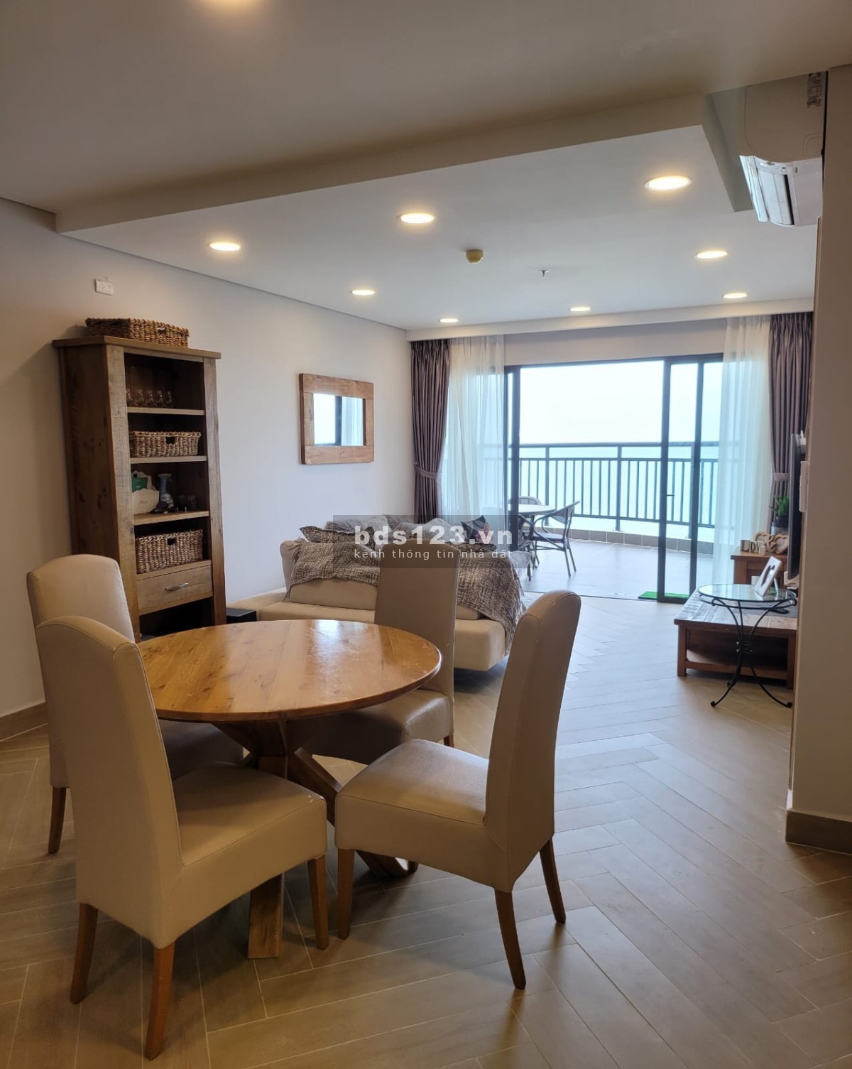 Bán căn hộ penthouse view biển chính chủ, mặt tiền 400m, nội thất nhập US, NH hỗ trợ 65%