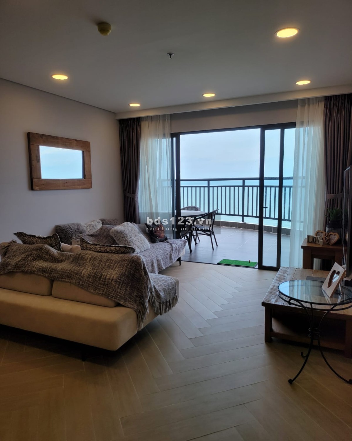 Bán căn hộ penthouse view biển chính chủ, mặt tiền 400m, nội thất nhập US, NH hỗ trợ 65%