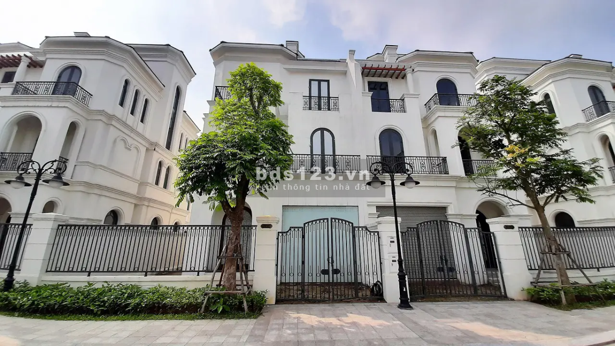 Bán biệt thự song lập 183.5m2 khu Vip Hồ Ngọc Trai 24.5ha giá 43.6 tỷ Vin Gia Lâm (0985941715)
