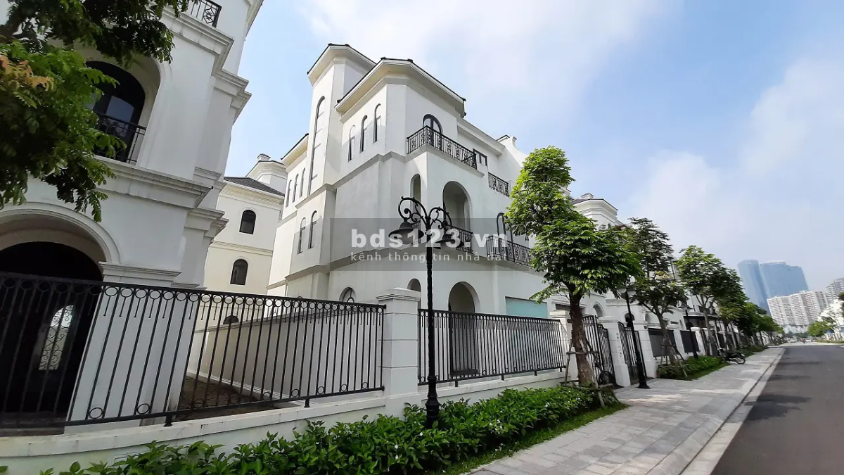 Bán biệt thự song lập 183.5m2 khu Vip Hồ Ngọc Trai 24.5ha giá 43.6 tỷ Vin Gia Lâm (0985941715)