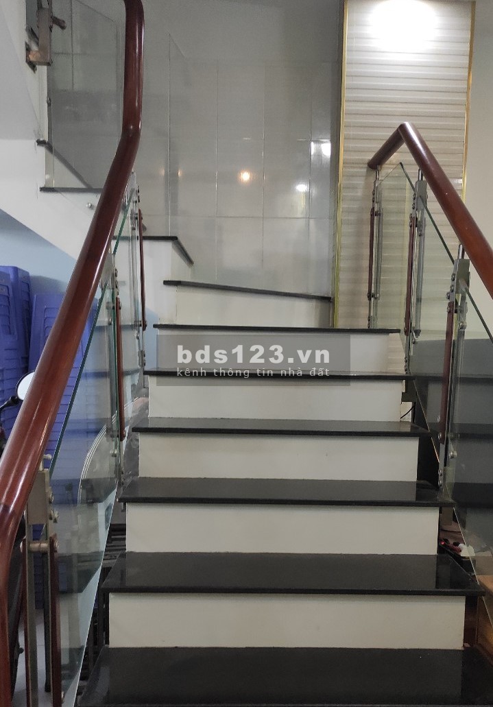 Bán nhà riêng 4 tầng kiên cố, đường ô tô tránh Nguyễn Hữu Tiến, 6.7 tỷ