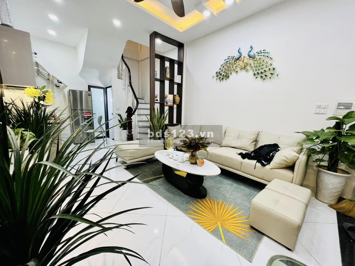 Cần bán căn nhà 40m2, 4 tầng tại Bạch Mai - full nội thất. Giá 4.69 tỷ.