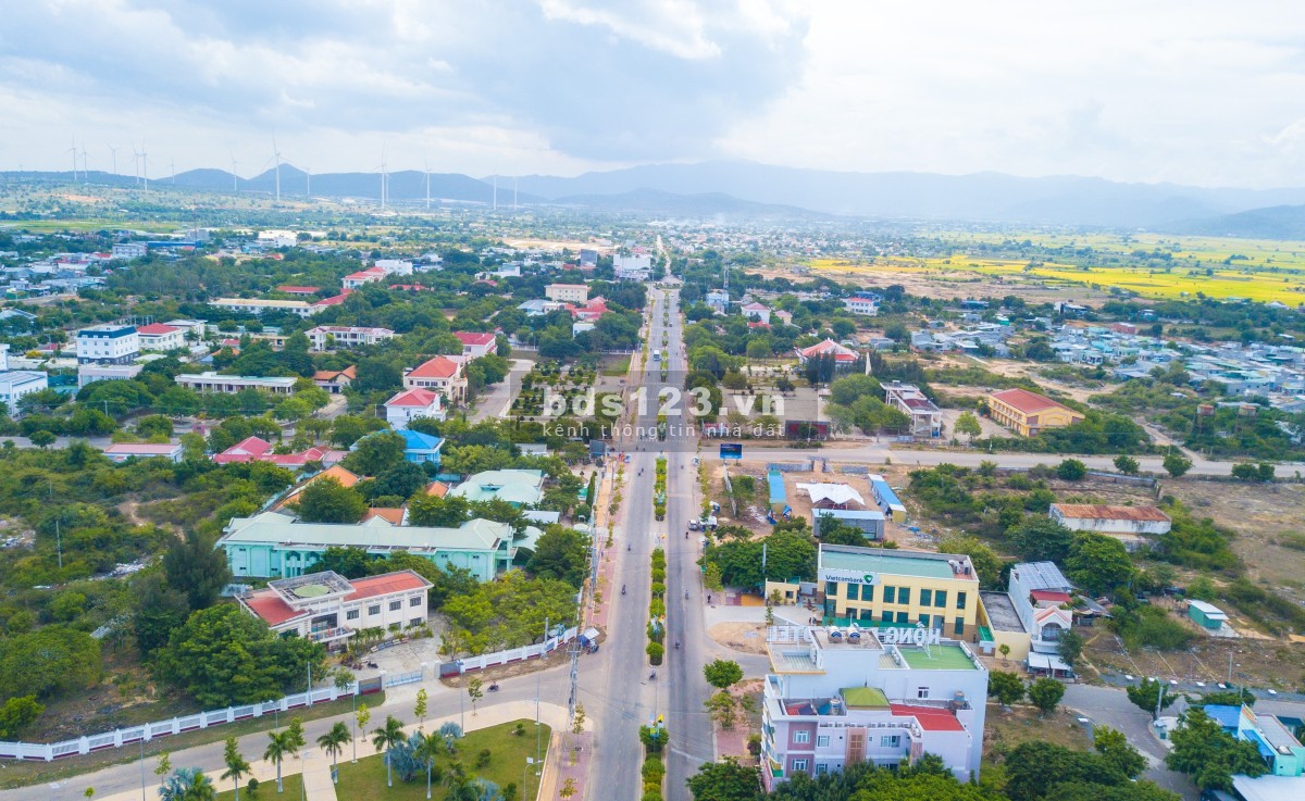 Cần bán 1 lô đất biển thổ cư sổ sẳn đường nhựa QH 29m ở KDC Phước Thể
