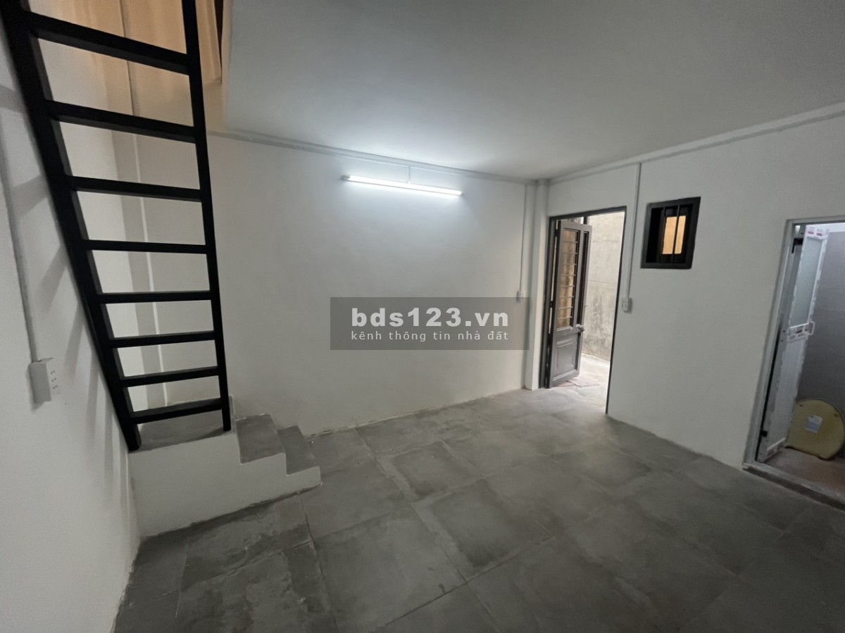 Bán nhà riêng nhỏ 1 lầu hẻm 874 Đoàn Văn Bơ Phường 18 Quận 4
